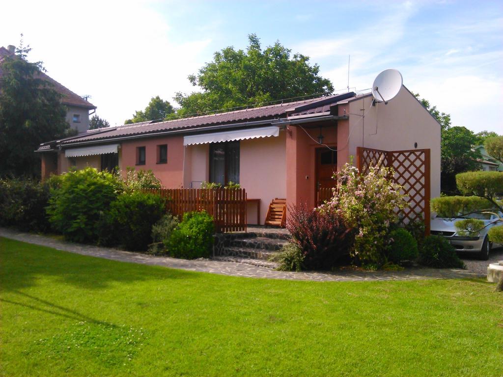 Bungalovy Natura Trávnica Стая снимка